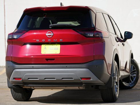 Used 2023 Nissan Rogue S FWD image 4