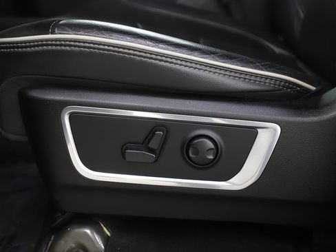 Used 2025 RAM 1500 Laramie AWD/4WD image 27