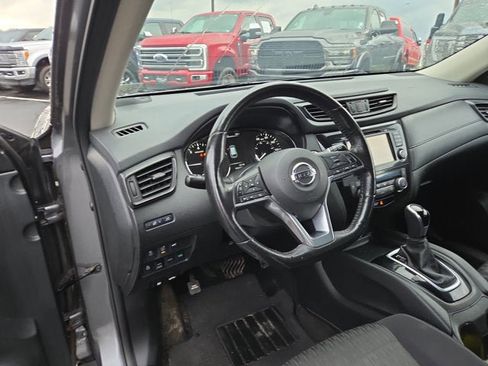 Used 2017 Nissan Rogue SV w/ SV Premium Package image 8