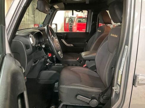 Used 2013 Jeep Wrangler Unlimited Sahara w/ Connectivity Group image 10