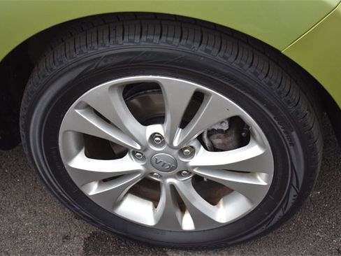 Used 2016 Kia Soul + image 11