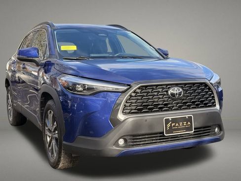 Used 2024 Toyota Corolla Cross XLE image 8