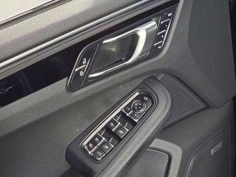 Certified 2022 Porsche Macan S AWD/4WD image 16