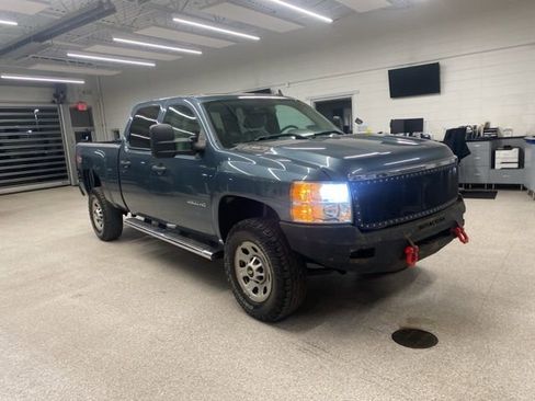Used 2014 Chevrolet Silverado 2500 LT w/ Interior Plus Package image 3