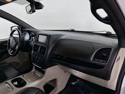 Used 2019 Dodge Grand Caravan SXT image 35