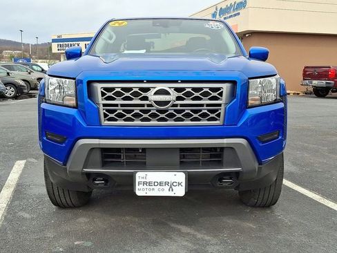 Used 2024 Nissan Frontier SV image 2