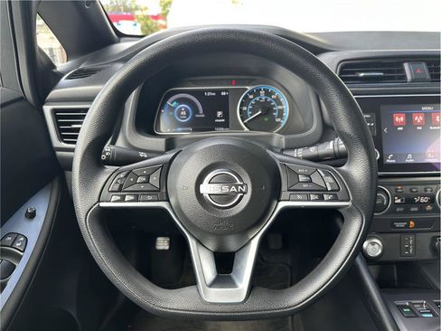 Used 2025 Nissan Leaf S FWD image 18