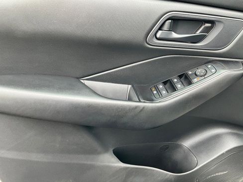 Used 2024 Nissan Rogue S image 25