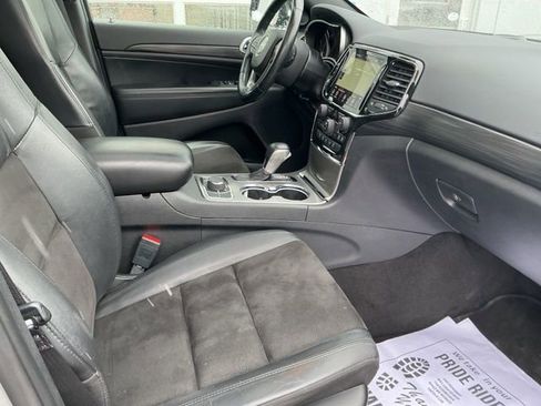 Used 2022 Jeep Grand Cherokee Laredo X image 29