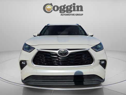 Used 2021 Toyota Highlander XLE image 9