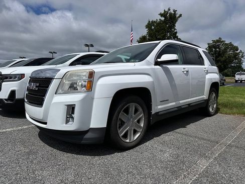 Used 2010 GMC Terrain SLE w/ Convenience Package AWD/4WD image 2