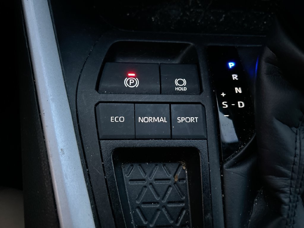 Used 2024 Toyota RAV4 LE FWD image 32