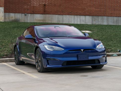 Used 2023 Tesla Model S Standard Range image 2
