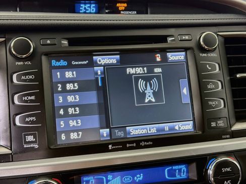 Used 2018 Toyota Highlander Limited Platinum FWD image 21