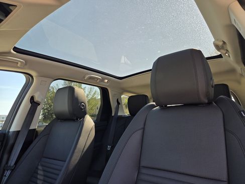 New 2025 Land Rover Discovery Sport S image 25