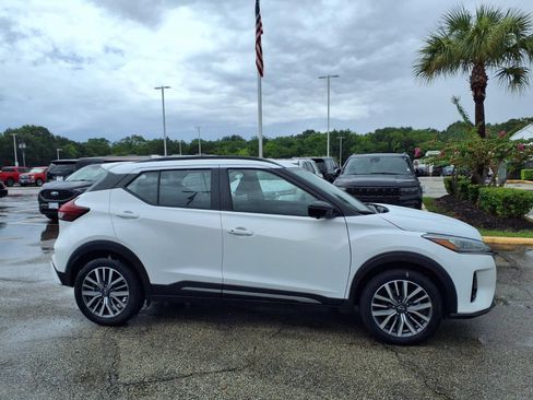 Used 2024 Nissan Kicks SR FWD image 21