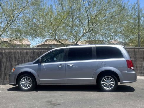 Used 2019 Dodge Grand Caravan SXT FWD image 5
