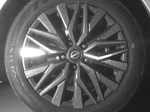 Used 2025 Nissan Altima 2.5 SV FWD image 13