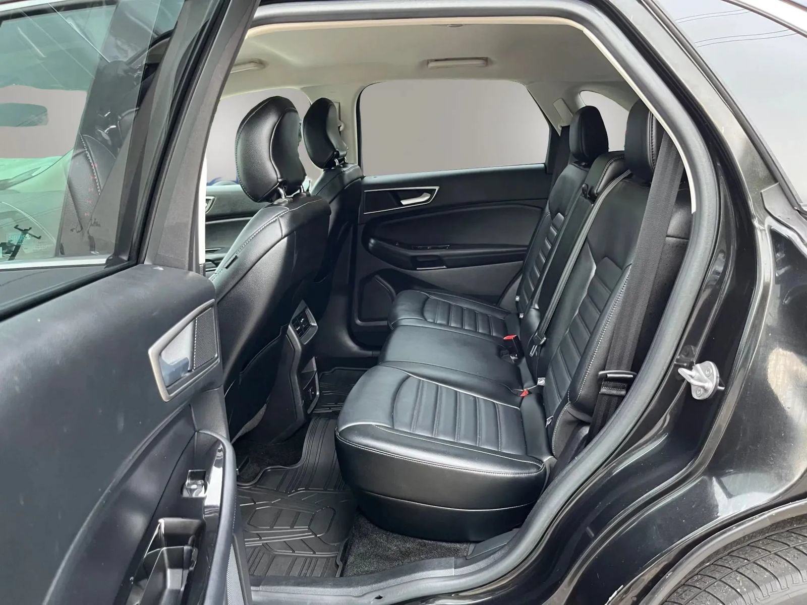 Used 2015 Ford Edge SEL w/ Equipment Group 201A AWD/4WD image 17
