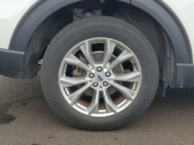 Used 2024 Ford Explorer XLT w/ Equipment Group 202A AWD/4WD image 5