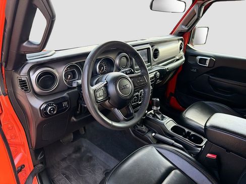 Used 2023 Jeep Gladiator Willys image 9