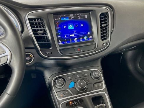 Used 2017 Chrysler 200 Limited Platinum image 19