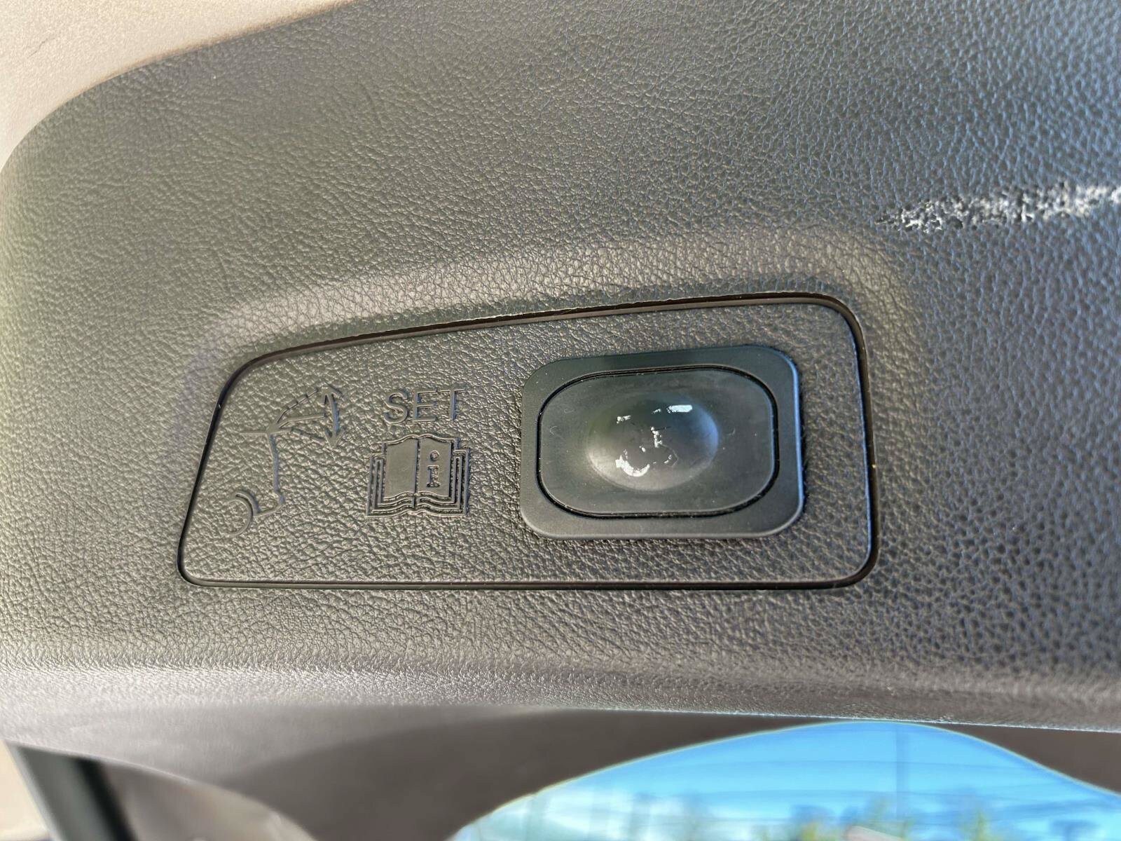 Used 2018 Lincoln MKC Select w/ Select Plus Package FWD image 15