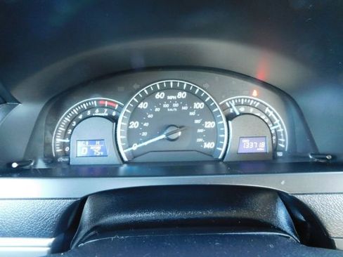 Used 2013 Toyota Camry L image 16