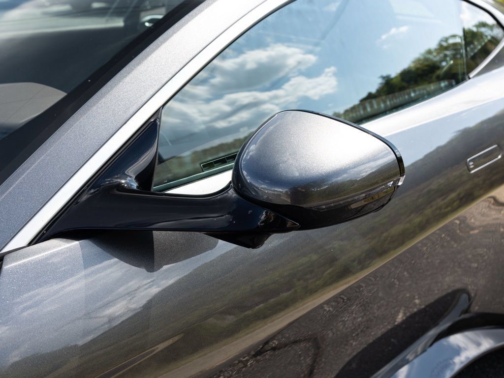 Used 2025 Aston Martin V8 Vantage Coupe RWD image 20
