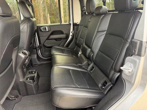 Used 2020 Jeep Gladiator Overland image 15