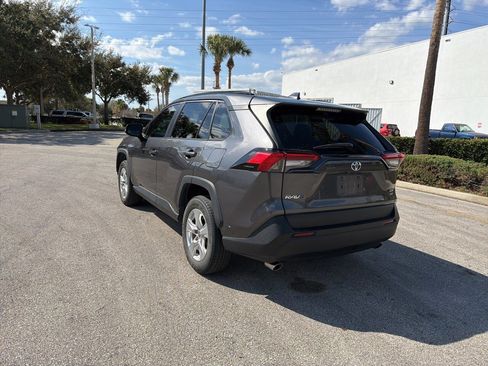 Used 2021 Toyota RAV4 XLE w/ Convenience Package image 3