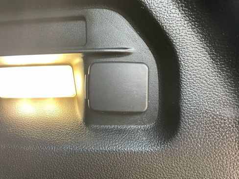 Used 2022 Ford Explorer XLT image 19