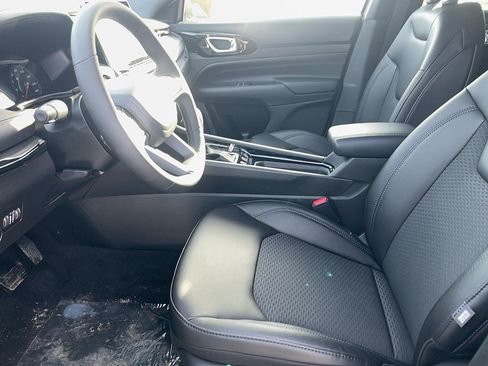 New 2026 Jeep Compass Latitude image 12