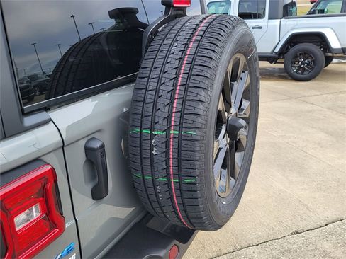 Used 2023 Jeep Wrangler Sahara image 4