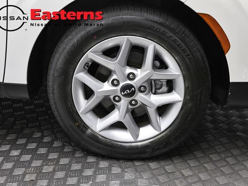 Used 2024 Kia Soul LX w/ Option Group 015 FWD image 30
