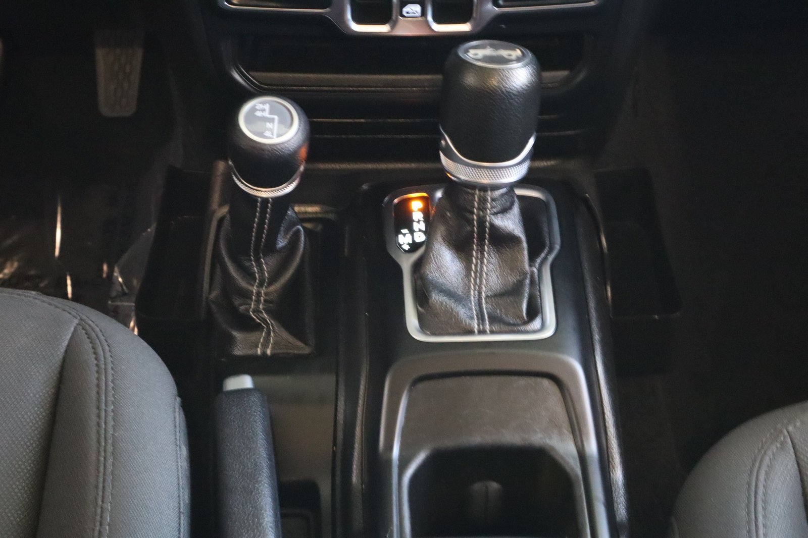 Used 2019 Jeep Wrangler Unlimited Sahara w/ Uconnect 4C Nav & Sound Group AWD/4WD image 33