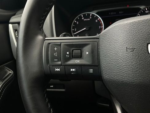 Used 2025 Nissan Rogue SV FWD image 33