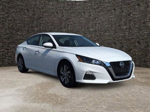 Used 2022 Nissan Altima 2.5 S FWD image 2