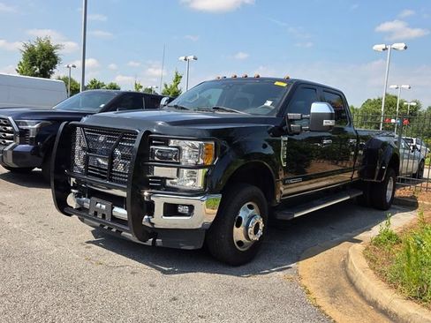 Used 2017 Ford F350 Lariat w/ Lariat Ultimate Package AWD/4WD image 3