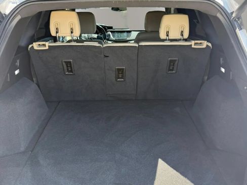 Used 2018 Cadillac XT5 FWD image 8