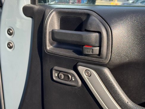 Used 2014 Jeep Wrangler Unlimited Sahara w/ Dual Top Group image 44