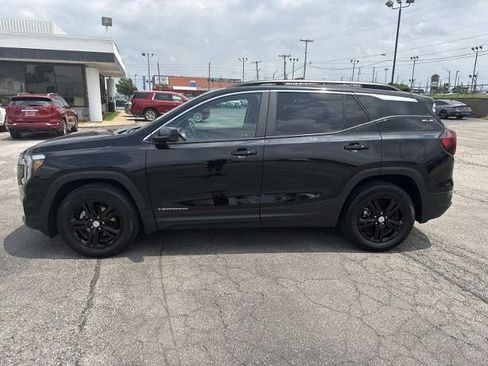 Used 2023 GMC Terrain SLE w/ Driver Convenience Package FWD image 9