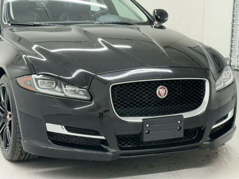 Used 2017 Jaguar XJ R-Sport image 34
