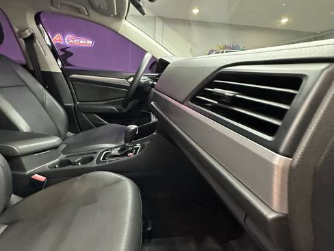 Used 2020 Volkswagen Jetta SE FWD image 32