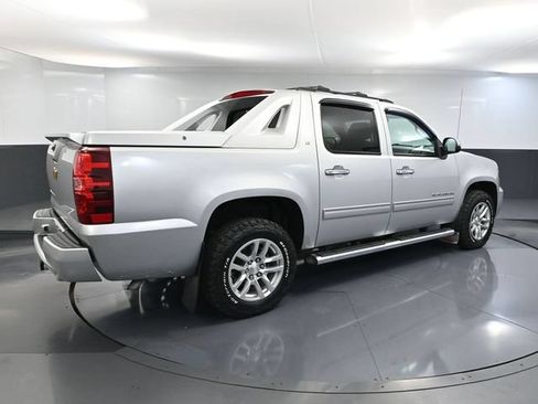 Used 2012 Chevrolet Avalanche LT w/ All-Star Edition AWD/4WD image 4