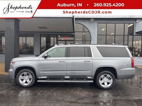 Used 2018 Chevrolet Suburban LT w/ LT Signature Package image 1
