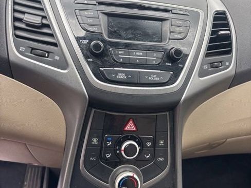 Used 2016 Hyundai Elantra SE FWD image 13