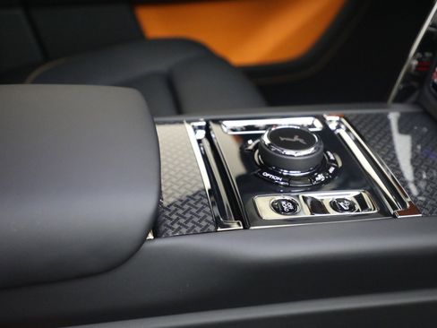 New 2026 Rolls-Royce Cullinan Black Badge image 30