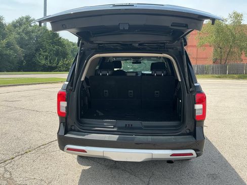 Used 2022 Ford Expedition XLT AWD/4WD image 4