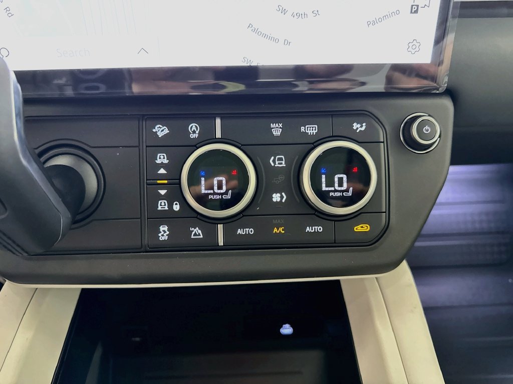 New 2026 Land Rover Defender 110 X-Dynamic SE AWD/4WD image 16